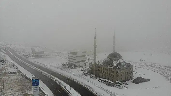 Erciyes beyaza büründü, ortaya kartpostallık görüntüler ortaya çıktı