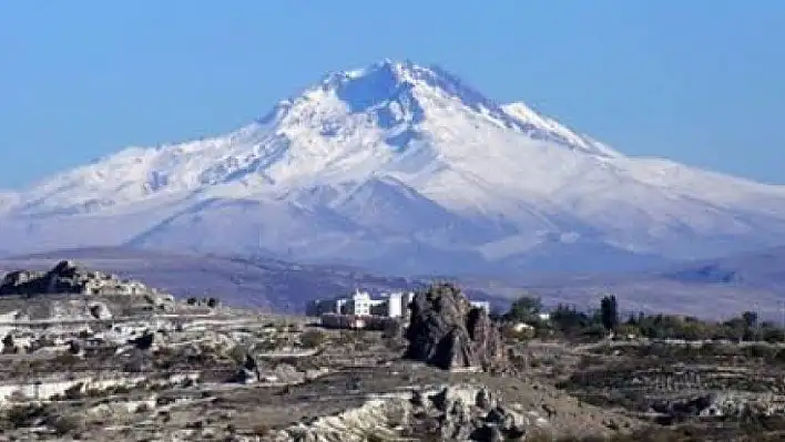 Erciyes'e kar yağdı