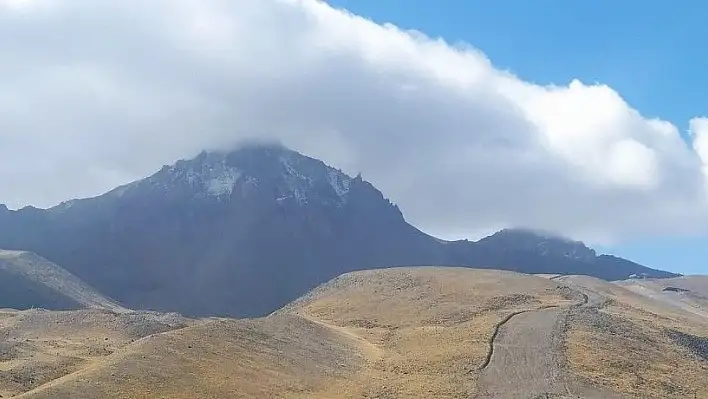 Erciyes'e yine kar yağdı