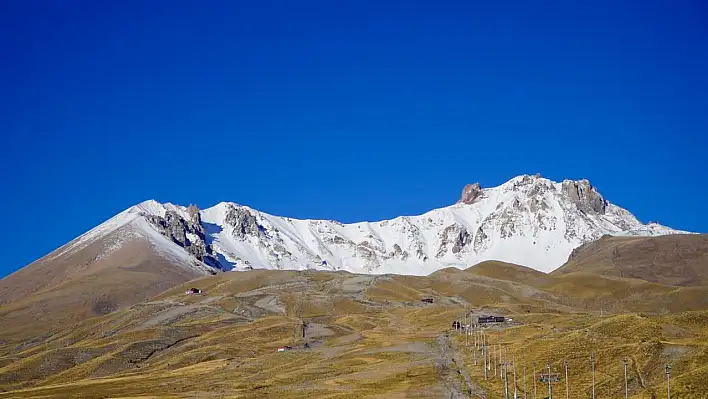 Erciyes gelinliğini giydi