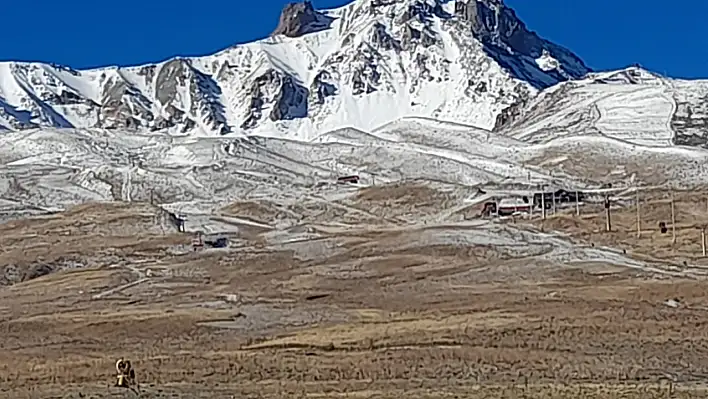 Erciyes gelinliğini giydi...