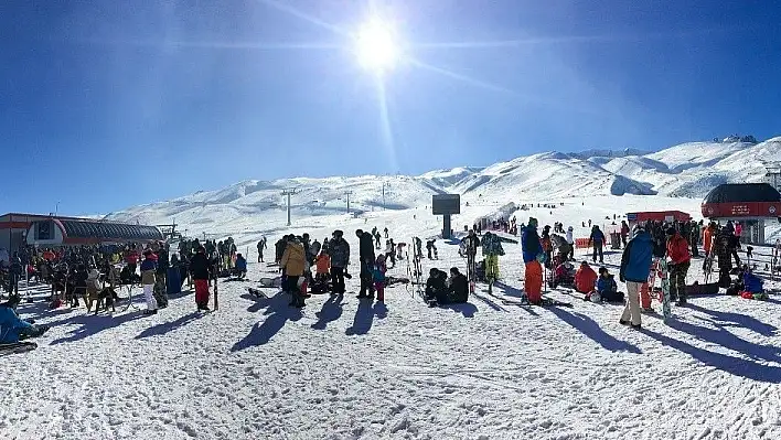 Erciyes, hafta sonu 53 şehirden 90 bin ziyaretçi ağırladı