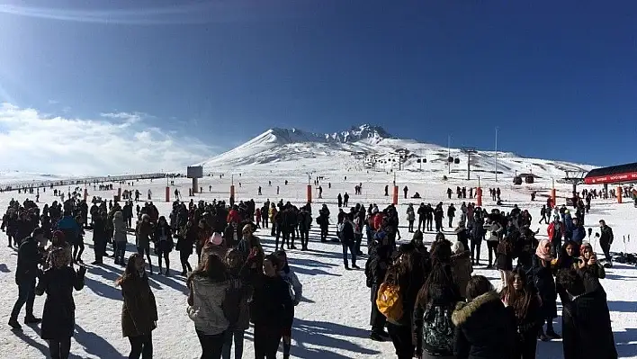 Erciyes'i hafta sonu 100 bin kişi ziyaret etti