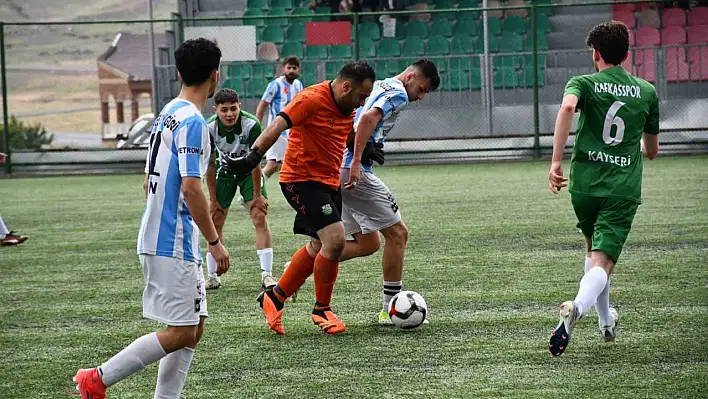Kafkasspor'a gol yağdı, Erciyes İdmangücü zirvede kaldı