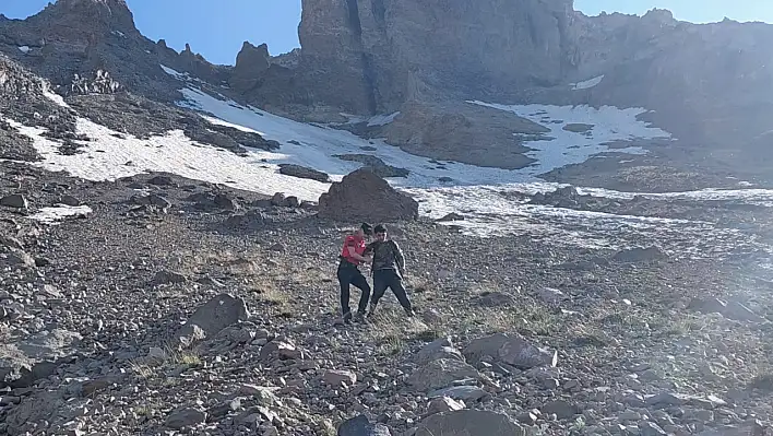 Erciyes'in zirvesinde mahsur kalan kişi kurtarıldı