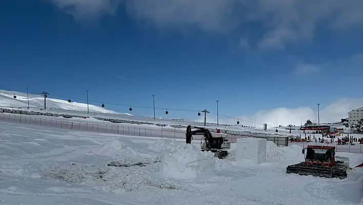 Erciyes'te 2 araç 3 gündür harıl harıl çalışıyor. Bakın ne yapıyorlar?