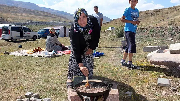 Erciyes'te çadırlı, çaylı yayla keyfi!