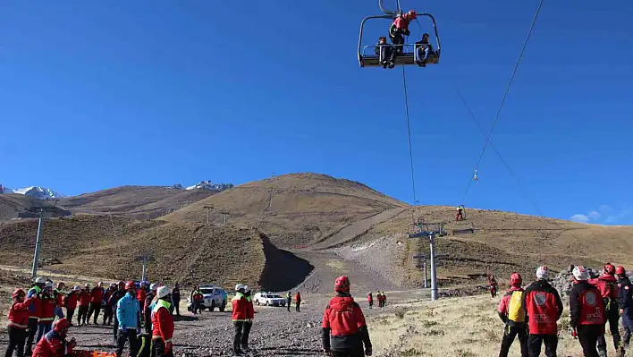 Erciyes'te turistler kurtarıldı!