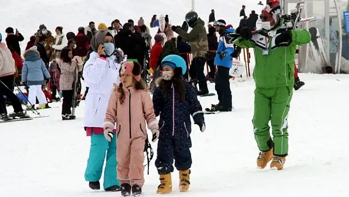 Erciyes'te hafta sonu yoğunluğu