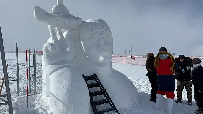 Erciyes'te kar sanat eserine dönüştü