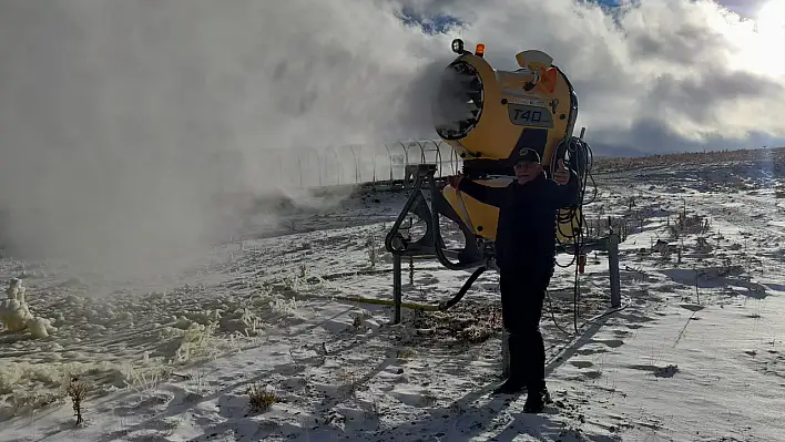 Erciyes'te kar üretimi başladı!