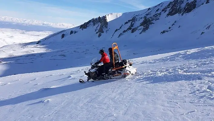 Erciyes'te mahsur kalan 2 dağcıyı jandarma kurtardı
