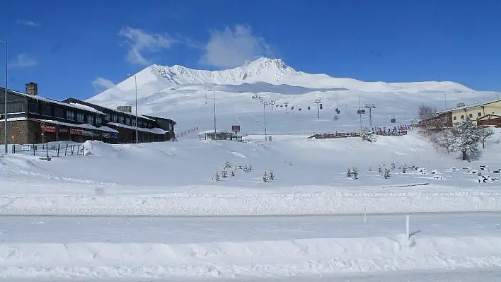 Erciyes'te pistlere 50 santimetre kar düştü