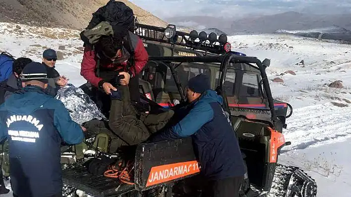 Erciyes'te yaralanarak mahsur kalan 2 dağcı JAK ekipleri tarafından kurtarıldı