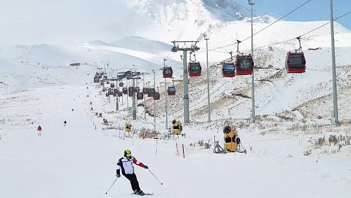 Erciyes'te yılbaşı hazırlıkları tamamlandı
