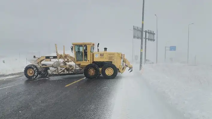 Erciyes'te yollar kapandı