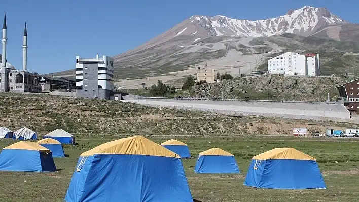 Erciyes'teki çadır kamplara yoğun ilgi
