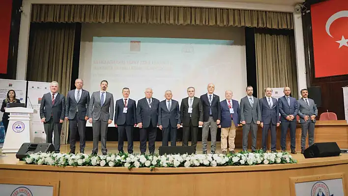 Kayseri'de hukuk ve yapay zeka uzmanları buluştu