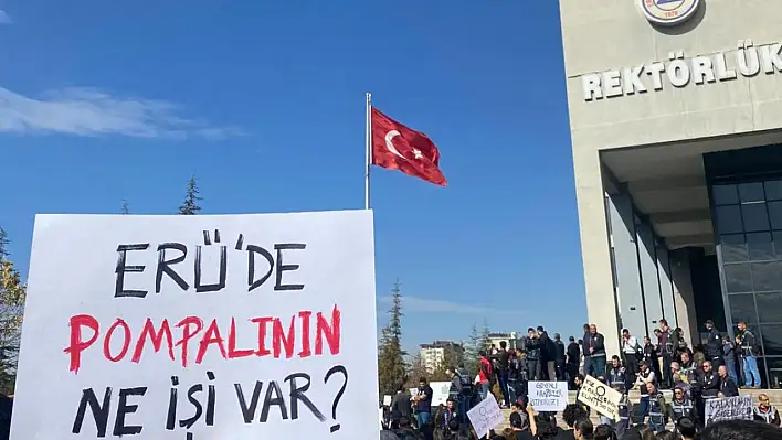 Erciyes Üniversitesi'nde cinayet eylemi: Binlerce öğrenci 'Rektör İstifa' diye bağırdı