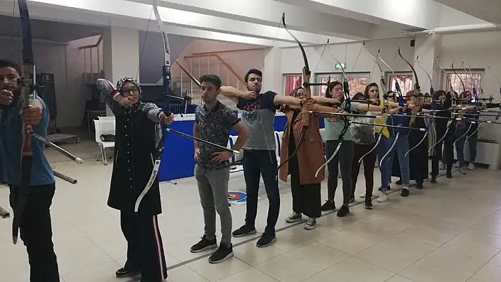 Erciyes Üniversitesi'nde Okçuluk Kursu başladı

