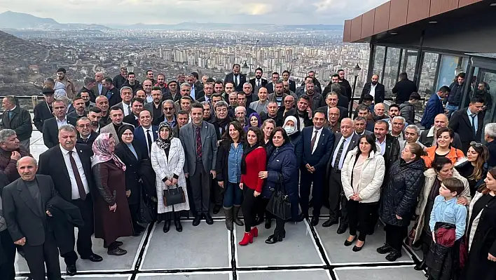 'Erdoğan 20 yıl önce neyi eleştirip, iktidar olduysa daha fazlasını bugün kendisi yapıyor!'