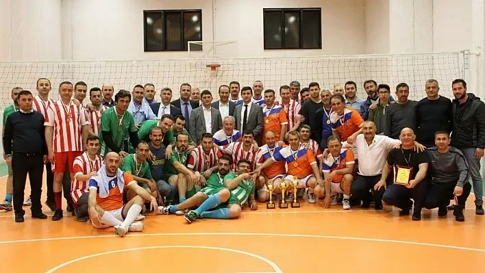 Erkekler Voleybol Turnuvası Sona Erdi