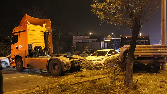 Erkilet Bulvarında feci kaza! Ortalık savaş alanına döndü