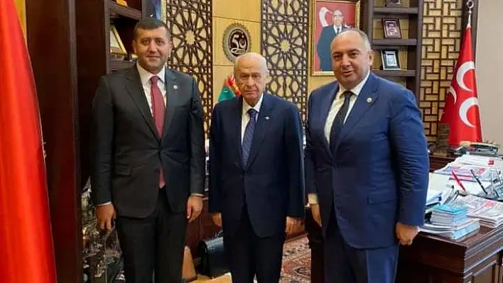 Ersoy'dan, Bahçeli pozu: Allah onu başımızdan eksik etmesin!