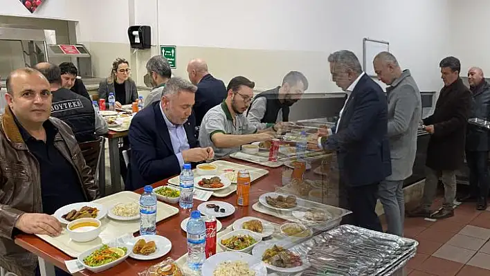 Ertekin, hem sahur, hem de iftar yaptı