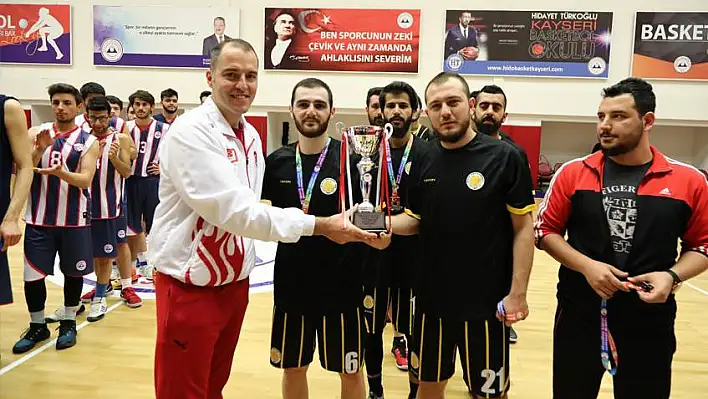 ERÜ Basketbol Takımı Namağlup Şampiyon