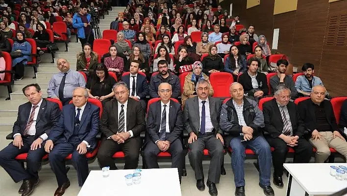 ERÜ'de 'Dilimiz, Kimliğimiz, Gençliğimiz' Konulu Panel Düzenlendi
