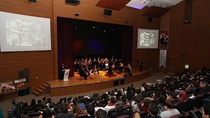 ERÜ'de Klasik Türk Müziği Korosu Konser Verdi