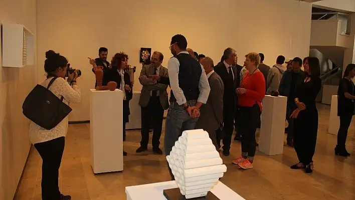 ERÜ'de 'Kuş Uçuşu Uzaklık II Karma Seramik' Sergisi