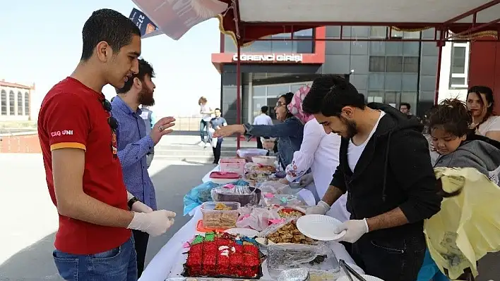 ERÜ'de 'Mehmetçik Vakfı' Yararına Kermes Düzenlendi