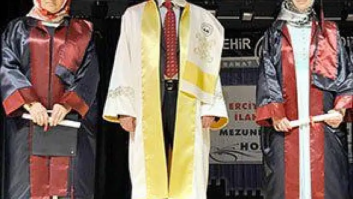 ERÜ'DE MEZUNİYET COŞKUSU 