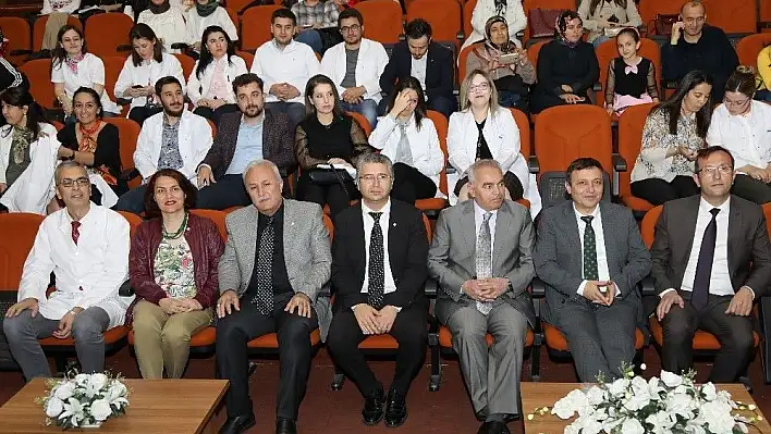 ERÜ Eczacılık Fakültesi'nde 'Önlük Giyme Töreni' Düzenlendi
