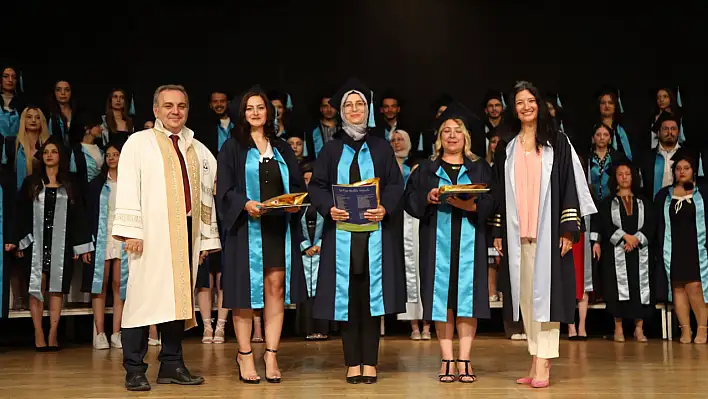 ERÜ Güzel Sanatlar Fakültesi'nde mezuniyet coşkusu