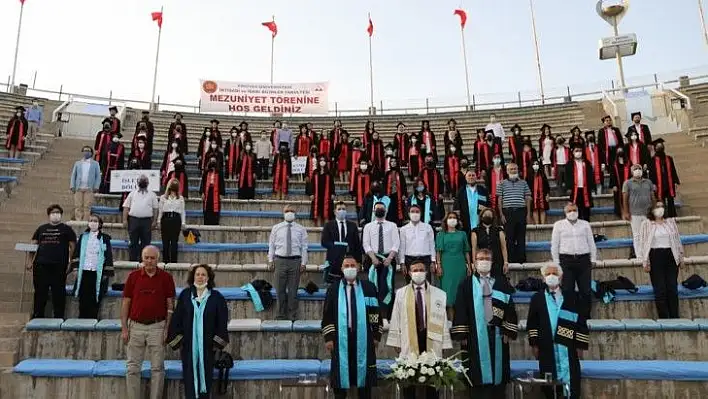 ERÜ İktisadi ve İdari Bilimler Fakültesi'nde Mezuniyet Sevinci