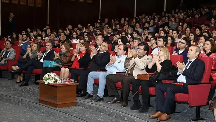 ERÜ Oda Orkestrası Cumhuriyet Konseri verdi