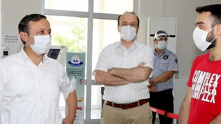 ERÜ Rektörü Prof. Dr. Mustafa Çalış, Öğrenci İşleri Daire Başkanlığı'nı ziyaret etti
