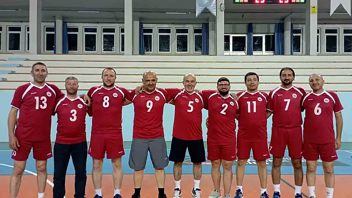 Voleybol'da yenilgisiz şampiyon oldu