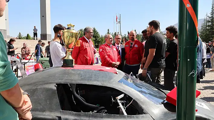 ERÜ TEKNOFEST 2025'e damga vurdu! 12 ödül birden aldı