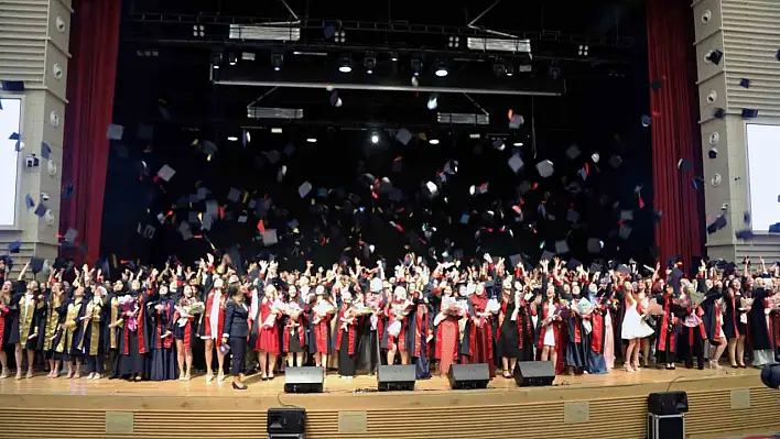 ERÜ'de mezuniyet heyecanı