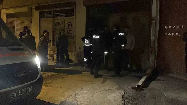 Eşini otomobilin içinde ölü buldu