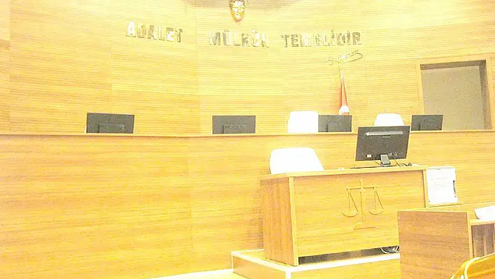 Eski 8 polise 'by lock'tan toplam 50 yıl hapis