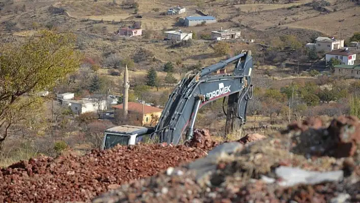 Eskskavatör o tepede ne arıyor?