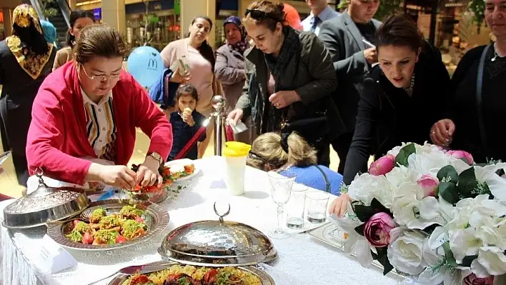 Ev hanımları hünerlerini sergiledi