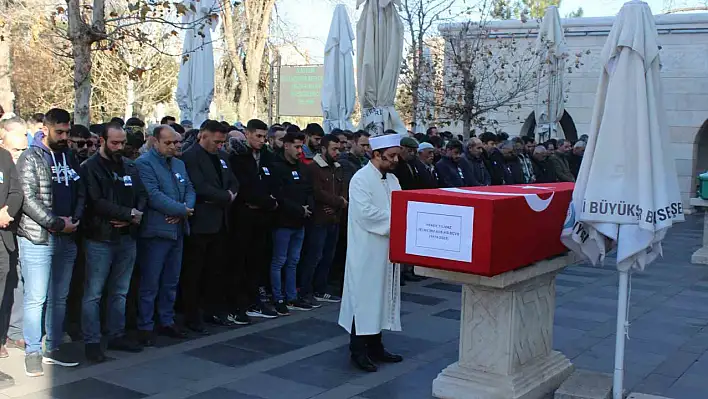 Evinde hayatını kaybeden emekli Astsubay toprağa verildi