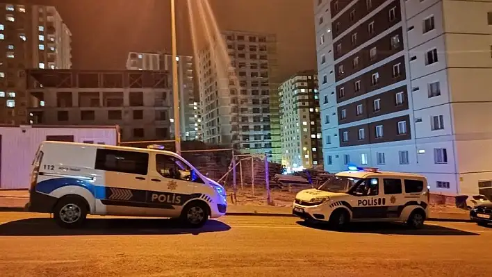 Evinde tabancayla başından vurulmuş halde buldu
