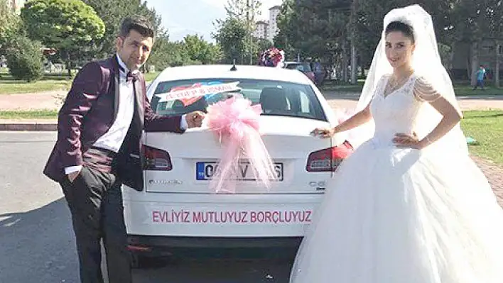 'Evliyiz mutluyuz borçluyuz '